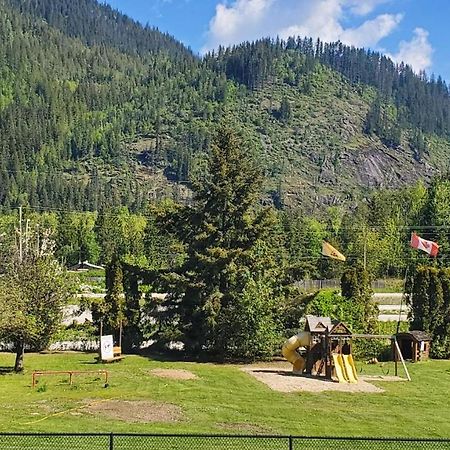 Sicamous Rv & Cabin Resort Malakwa Zewnętrze zdjęcie