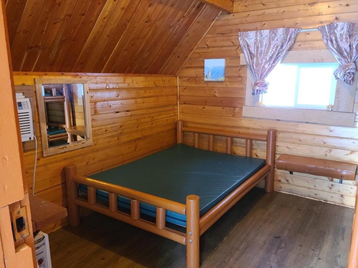 Sicamous Rv & Cabin Resort Malakwa Zewnętrze zdjęcie
