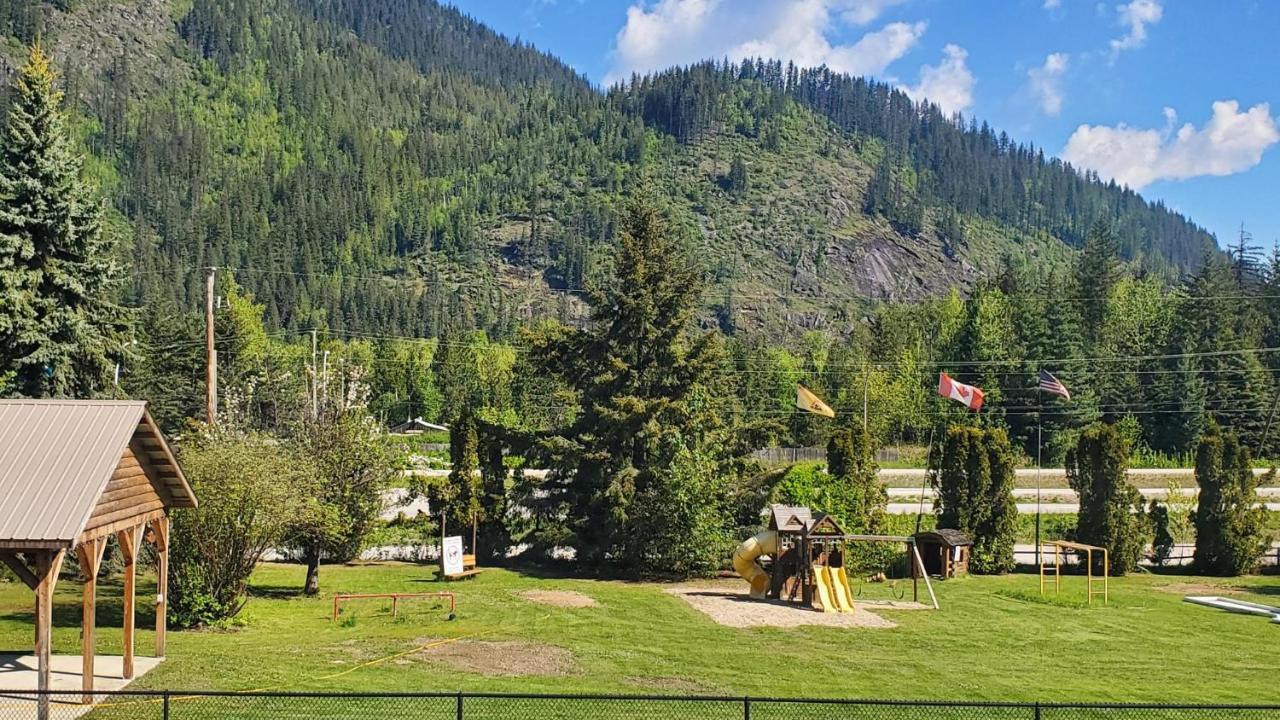 Sicamous Rv & Cabin Resort Malakwa Zewnętrze zdjęcie