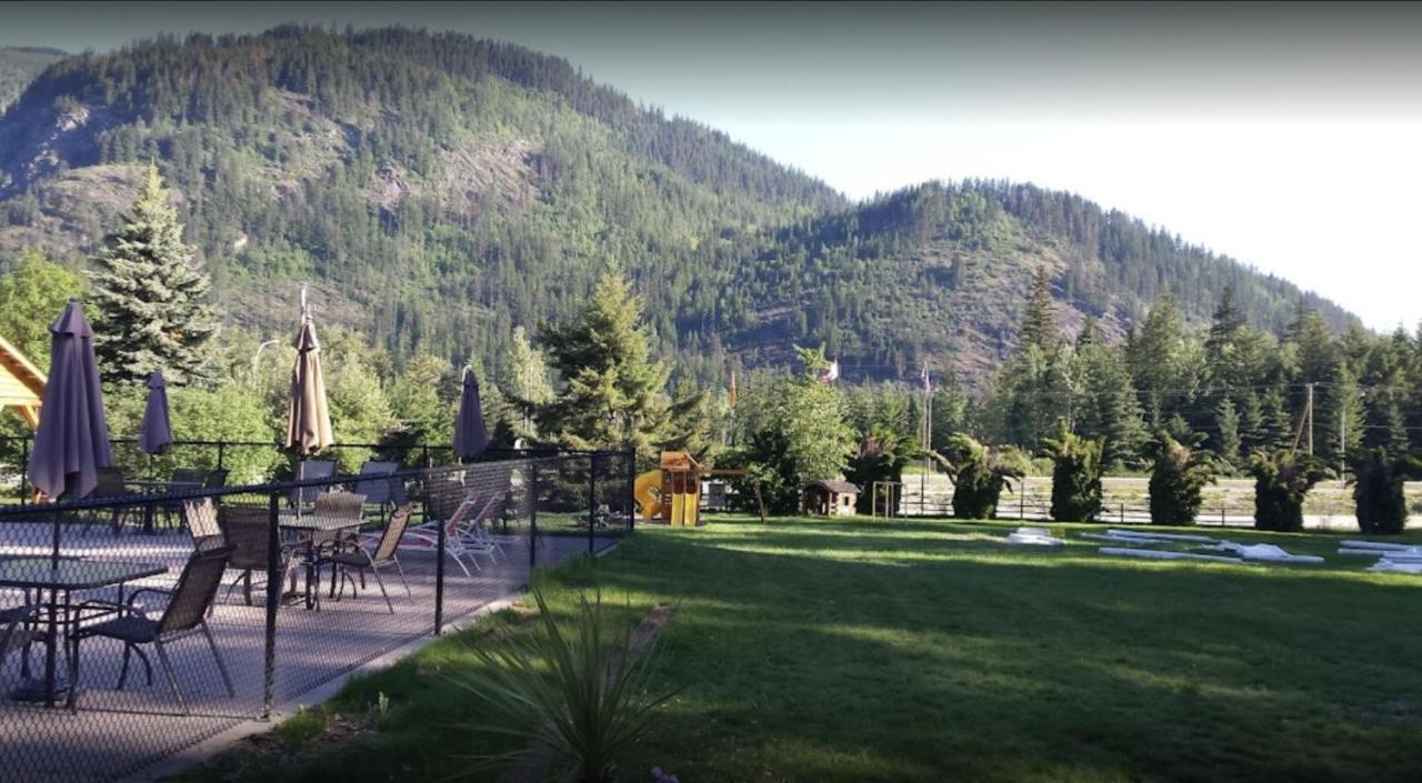 Sicamous Rv & Cabin Resort Malakwa Zewnętrze zdjęcie