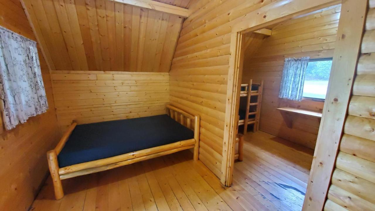 Sicamous Rv & Cabin Resort Malakwa Zewnętrze zdjęcie
