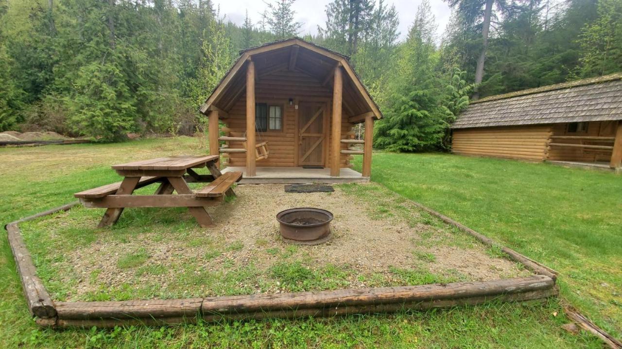 Sicamous Rv & Cabin Resort Malakwa Zewnętrze zdjęcie